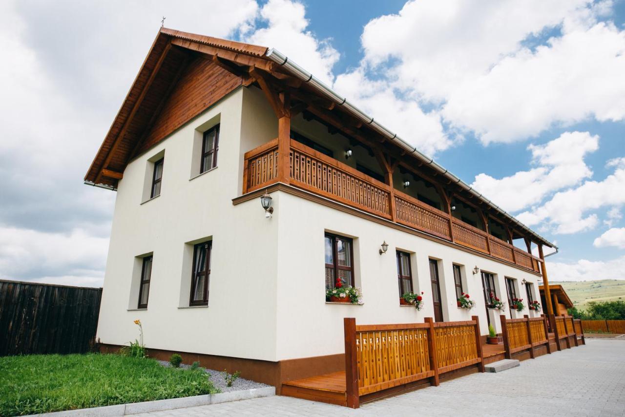 Vendegvaro Panzio Lupeni  Exteriér fotografie
